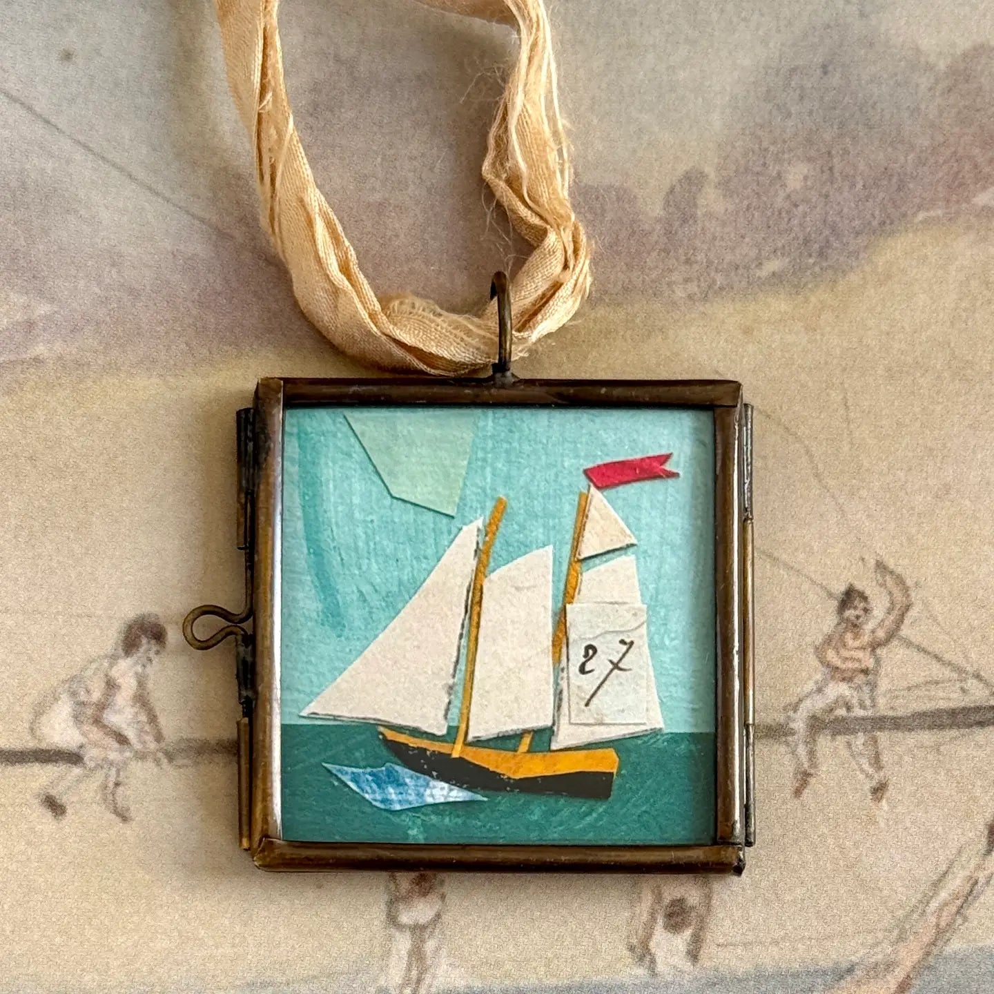 Hanging Locket - Small Sail
