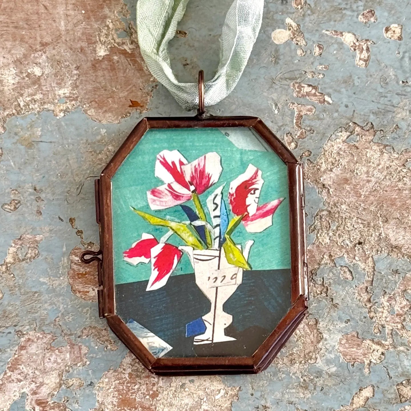 Hanging Locket - Parrot Tulips