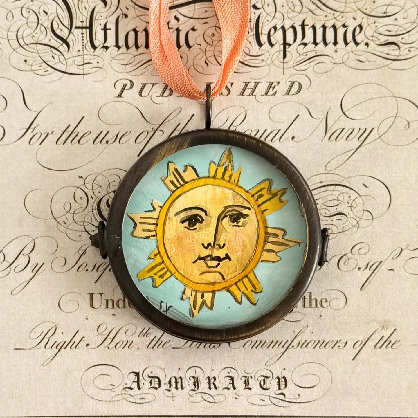 Hanging Locket - Clarus Sun