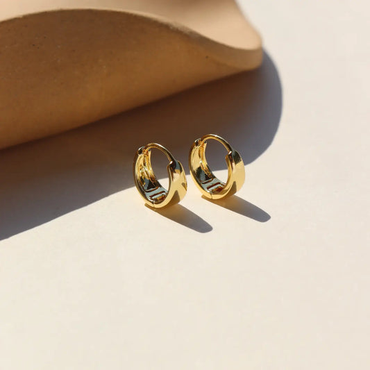 Mia Huggie Earrings - 14k Gold Fill