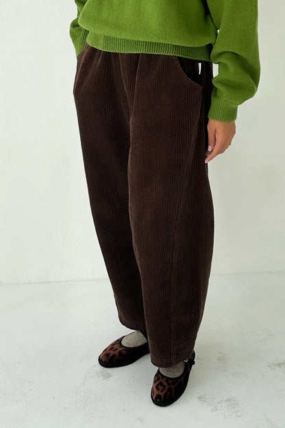 Soft Corduroy Arc Pants | Brown
