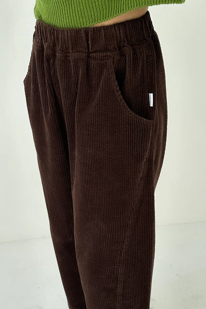 Soft Corduroy Arc Pants | Brown