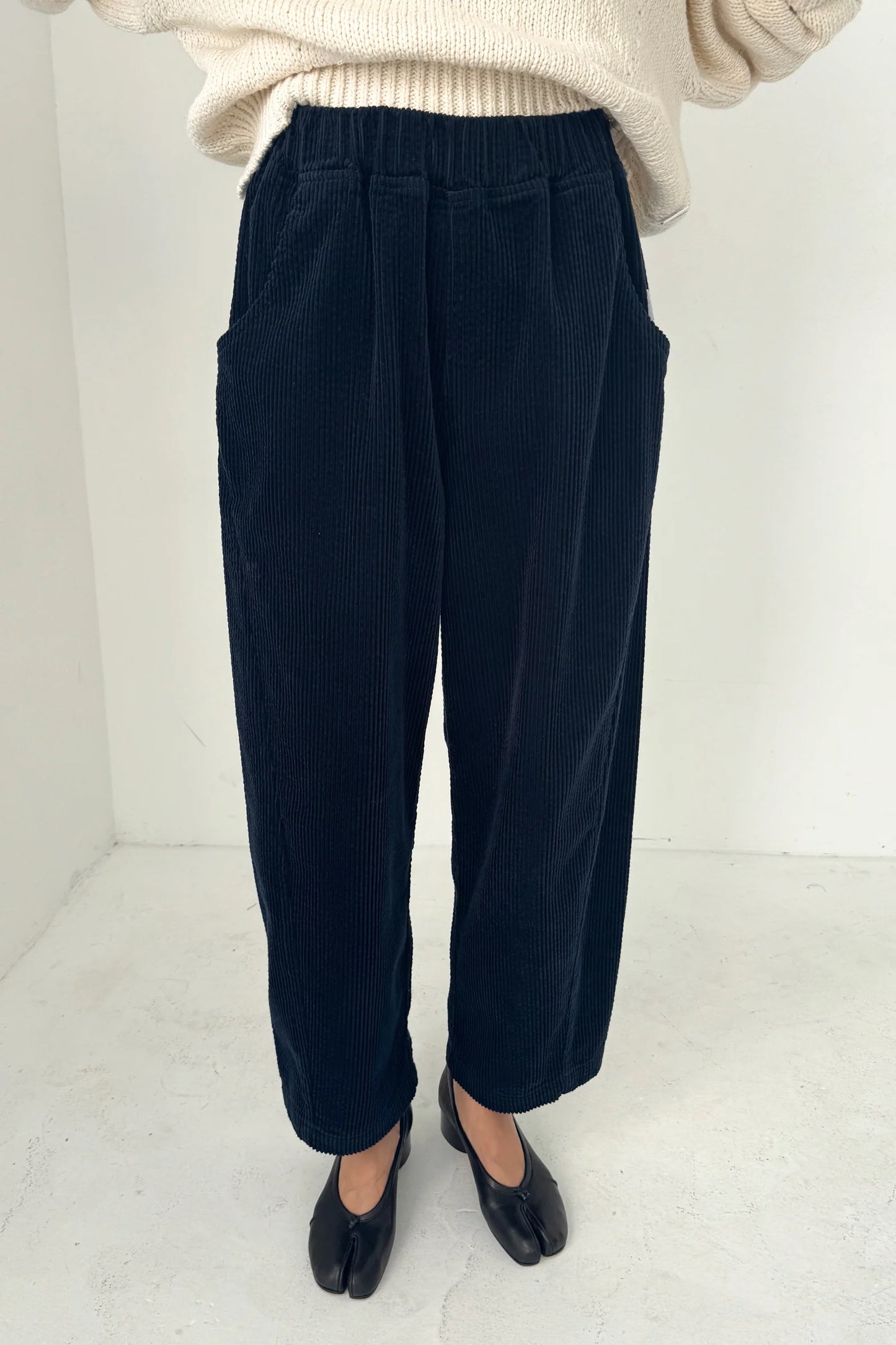 Soft Corduroy Arc Pants - Midnight