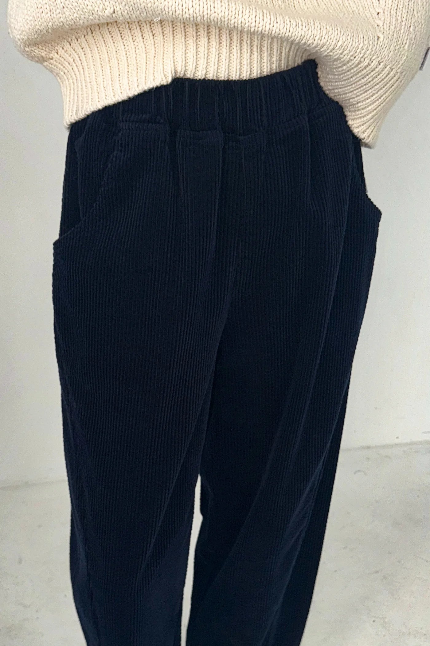Soft Corduroy Arc Pants - Midnight